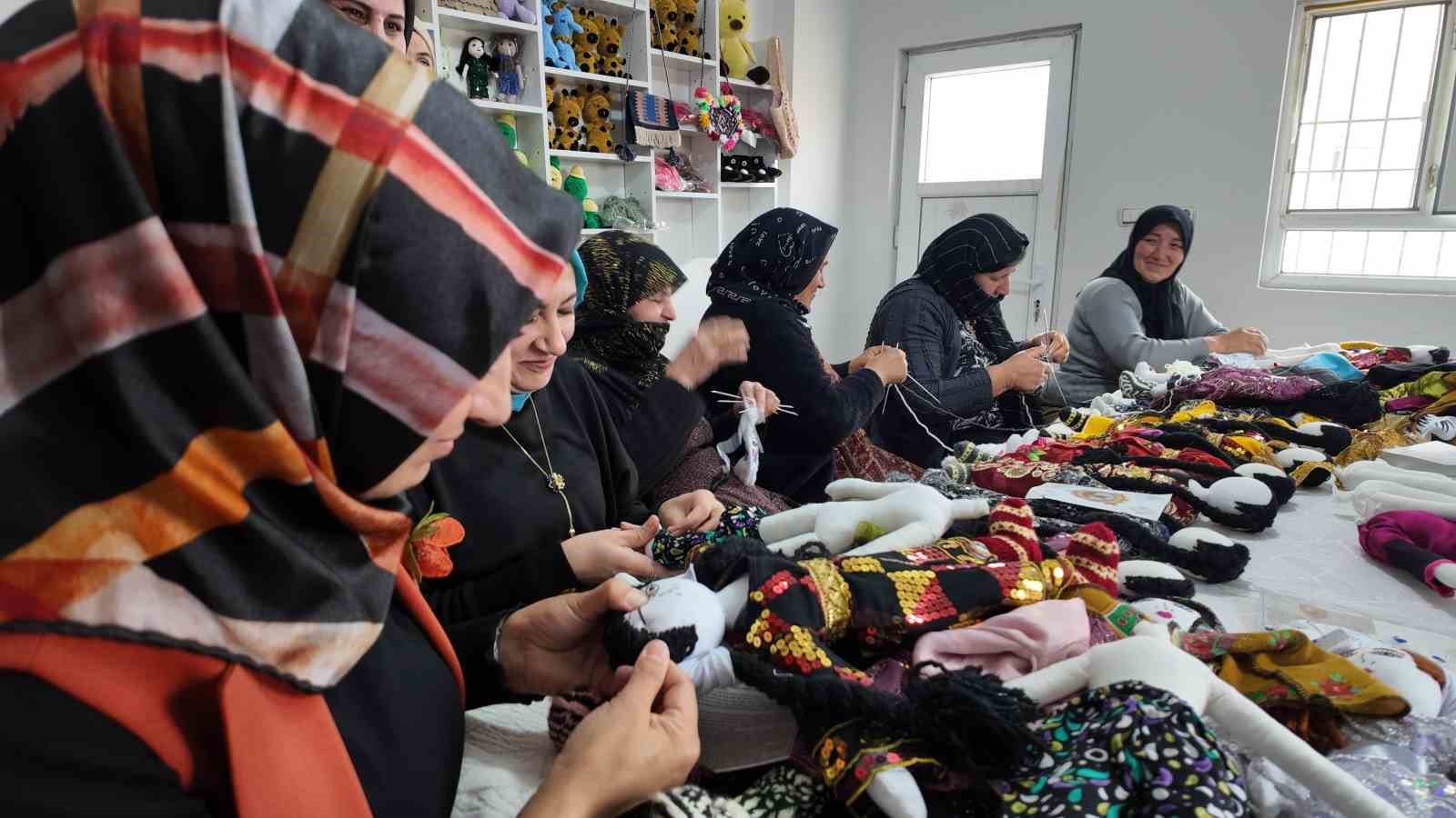 Şırnak’ta kadınlar ’Berivan bebek’ ile ailelerini geçindiriyor
