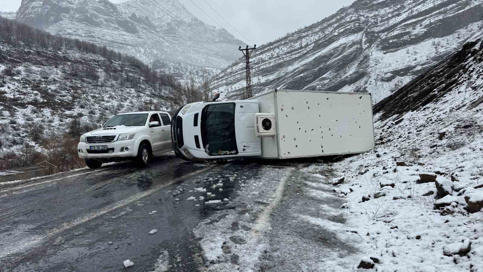 Şırnak’ta kamyonet devrildi: 1 yaralı
