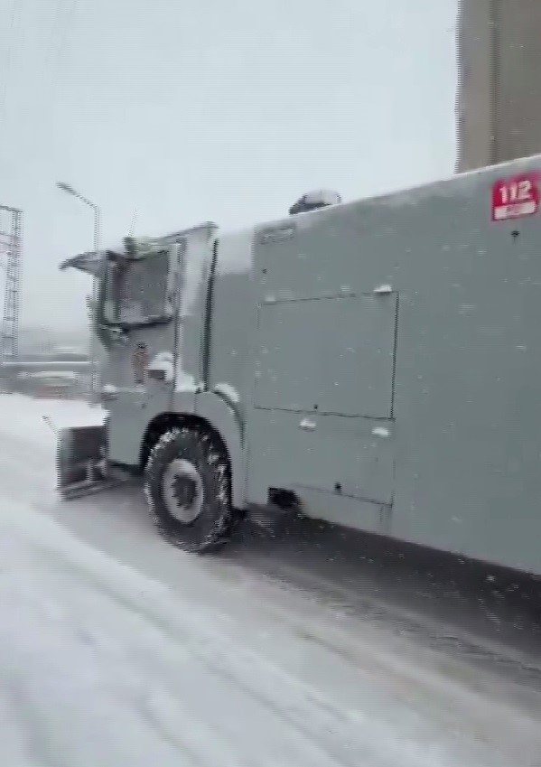 Şırnak’ta kar alarmı: Polis mahsur kalan vatandaşların yardımına koştu
