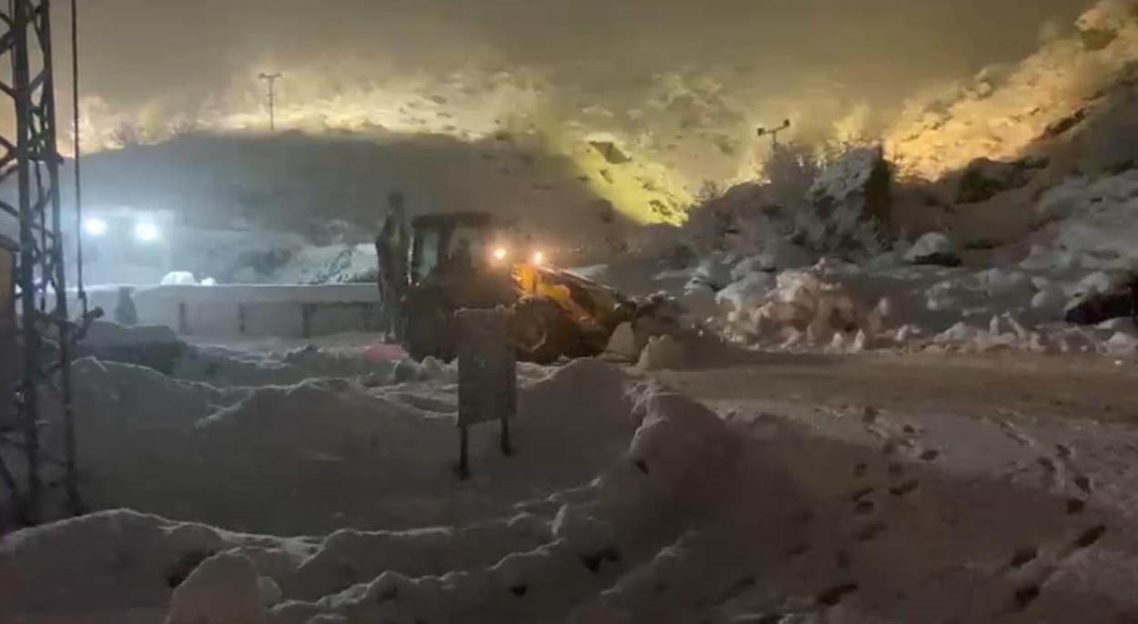 Şırnak’ta kar esareti: Açılan yollar tekrar kapanıyor
