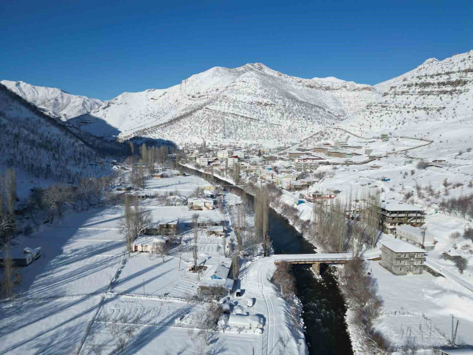 Şırnak’ta kar sonrası dağlar beyaza büründü
