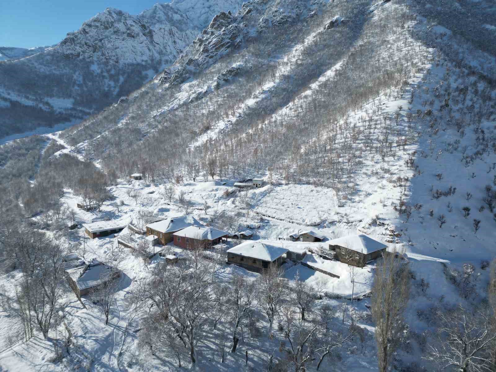 Şırnak’ta kar sonrası dağlar beyaza büründü
