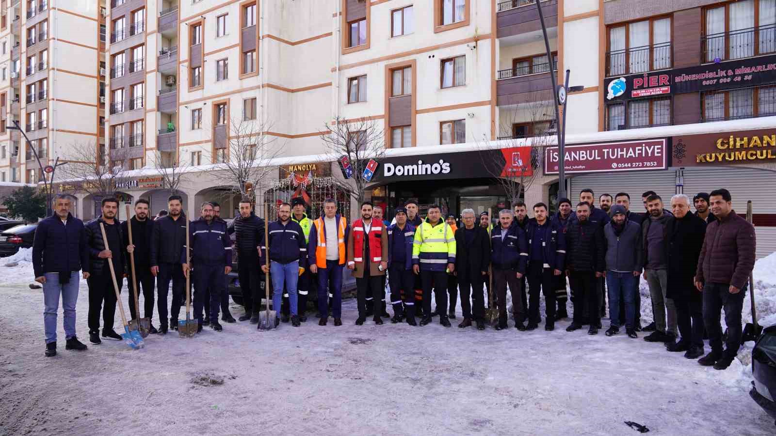 Şırnak’ta kar temizliğinde araç engeli
