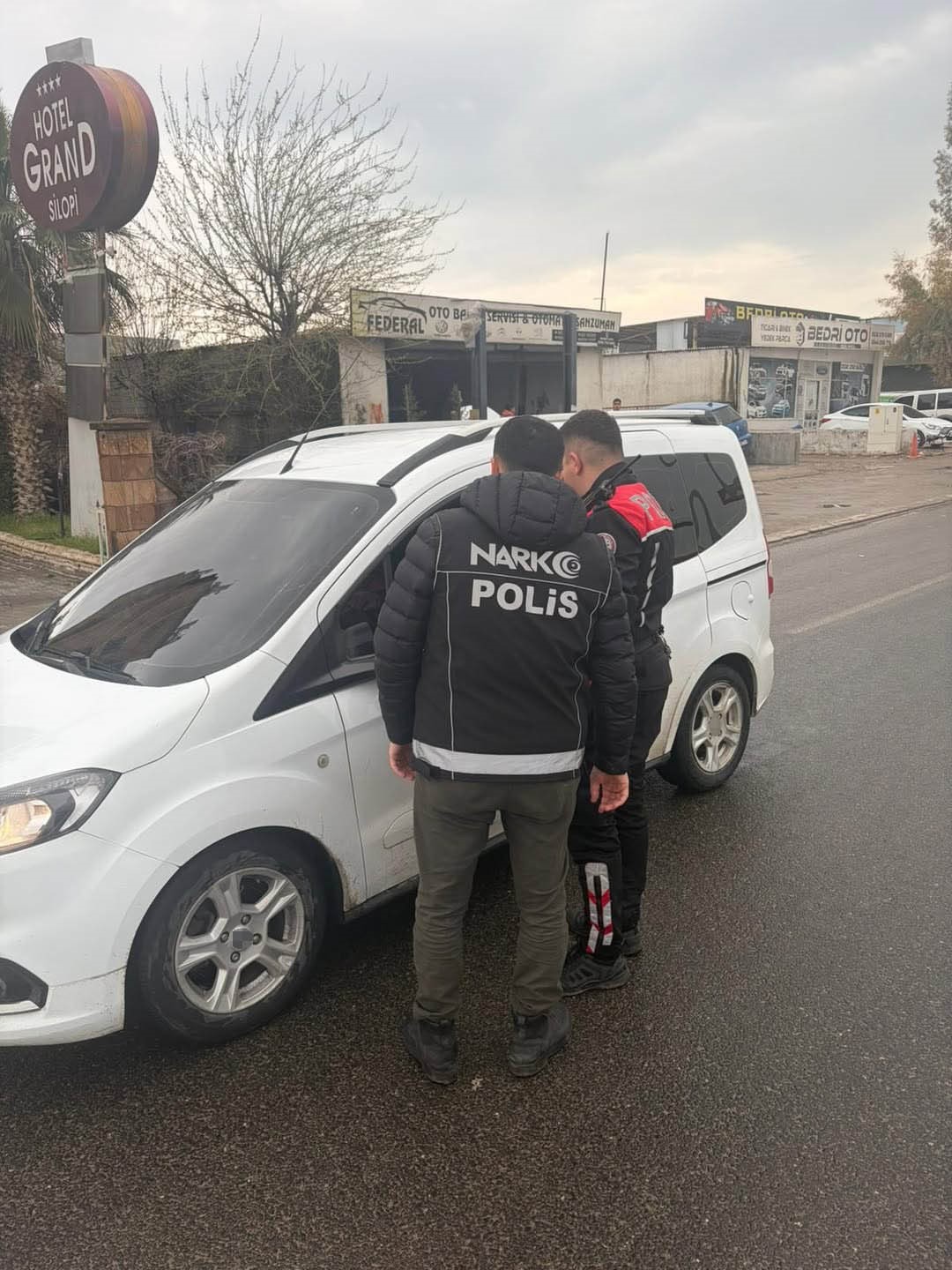 Şırnak’ta kargoda likit uyuşturucu ele geçirildi
