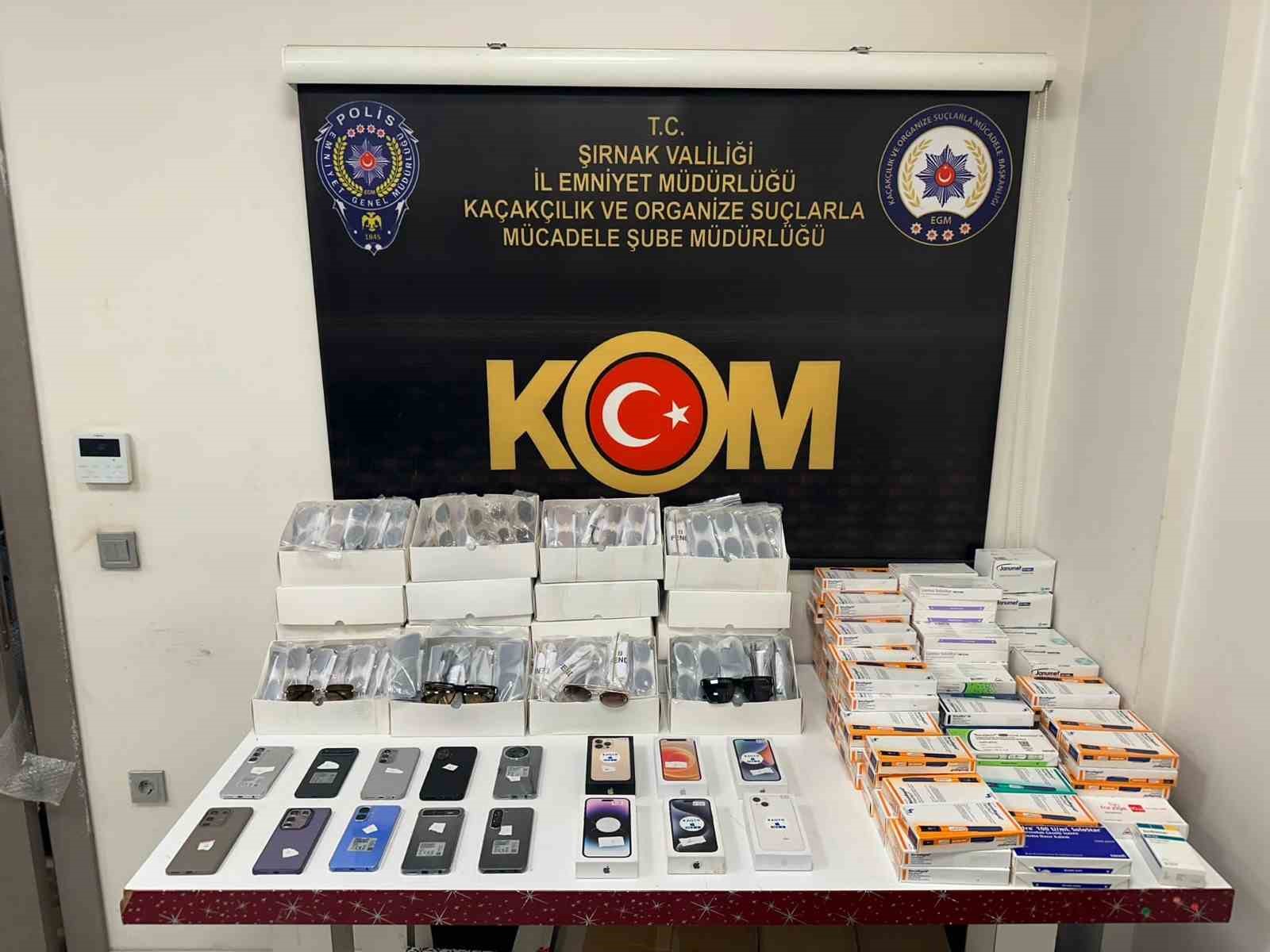 Şırnak’ta narkotik, kaçakçılık ve asayiş operasyonu: 1 tutuklama
Şırnak’ta narkotik, kaçakçılık ve asayiş operasyonu: 1 tutuklama