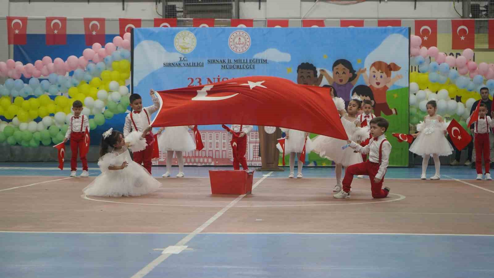 Şırnak’ta öğrencilerden renkli 23 Nisan kutlaması
