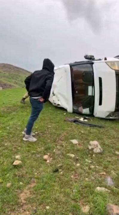 Şırnak’ta okul servisi şarampole devrildi: 4’ü öğrenci 5 yaralı
