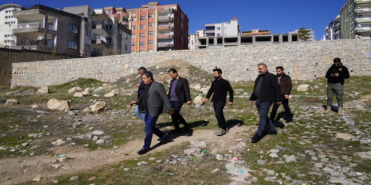 Şırnak’ta projeler hız kesmeden sürüyor
Şırnak’ta projeler hız kesmeden sürüyor