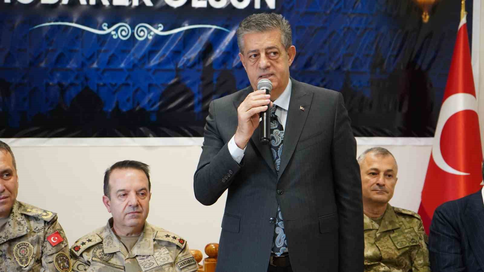 Şırnak’ta protokol-vatandaş bayramlaşması
