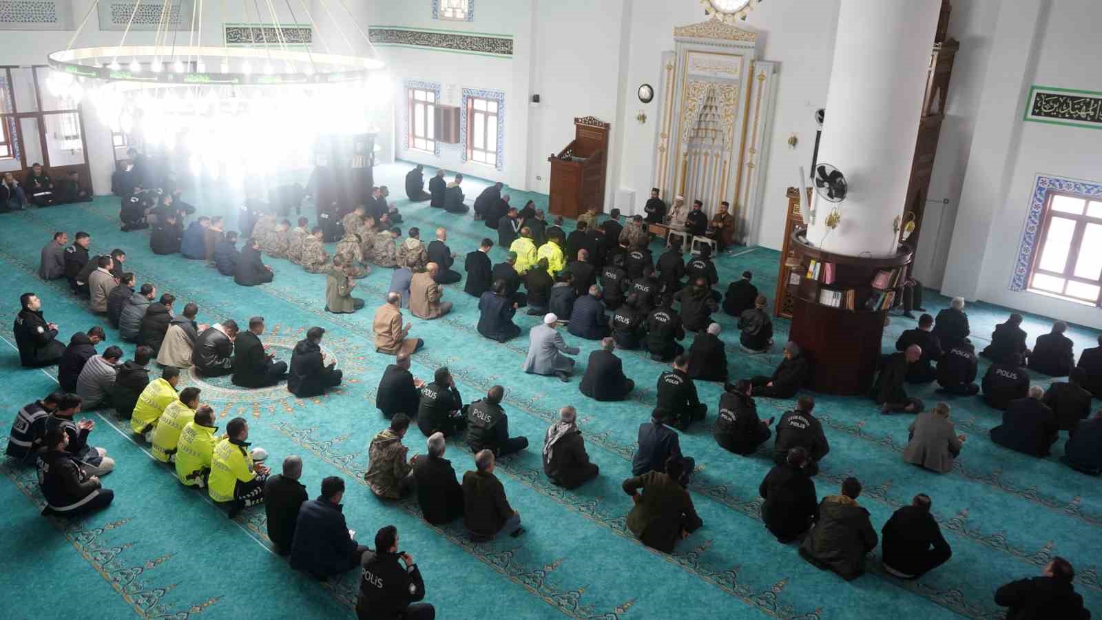 Şırnak’ta şehitler için mevlit okutuldu
