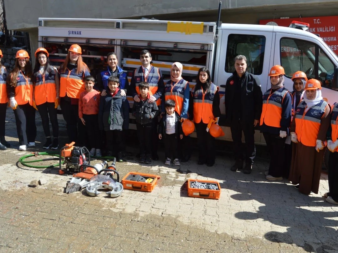 Şırnak’ta tamamı kadınlardan oluşan AFAD gönüllü ekibi eğitimi tamamladı
