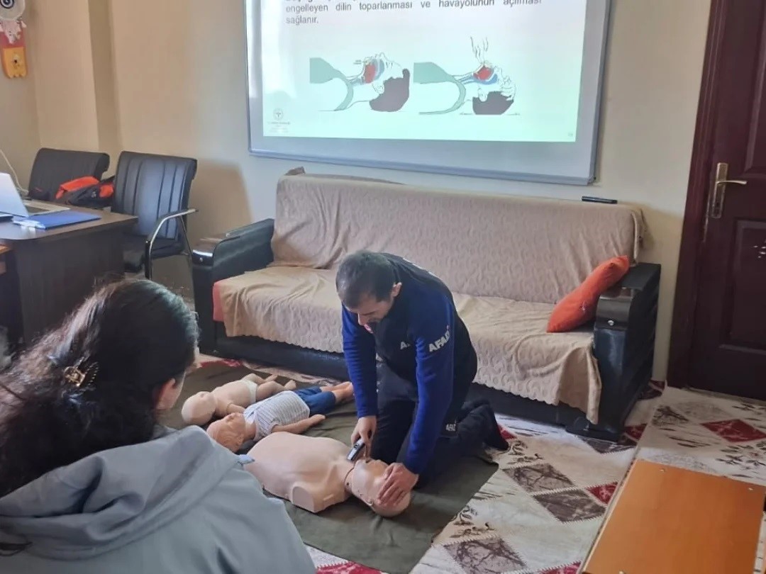 Şırnak’ta tamamı kadınlardan oluşan AFAD gönüllü ekibi eğitimi tamamladı

