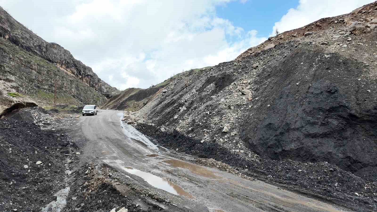 Şırnak’ta yağışla beraber heyelan oluştu
