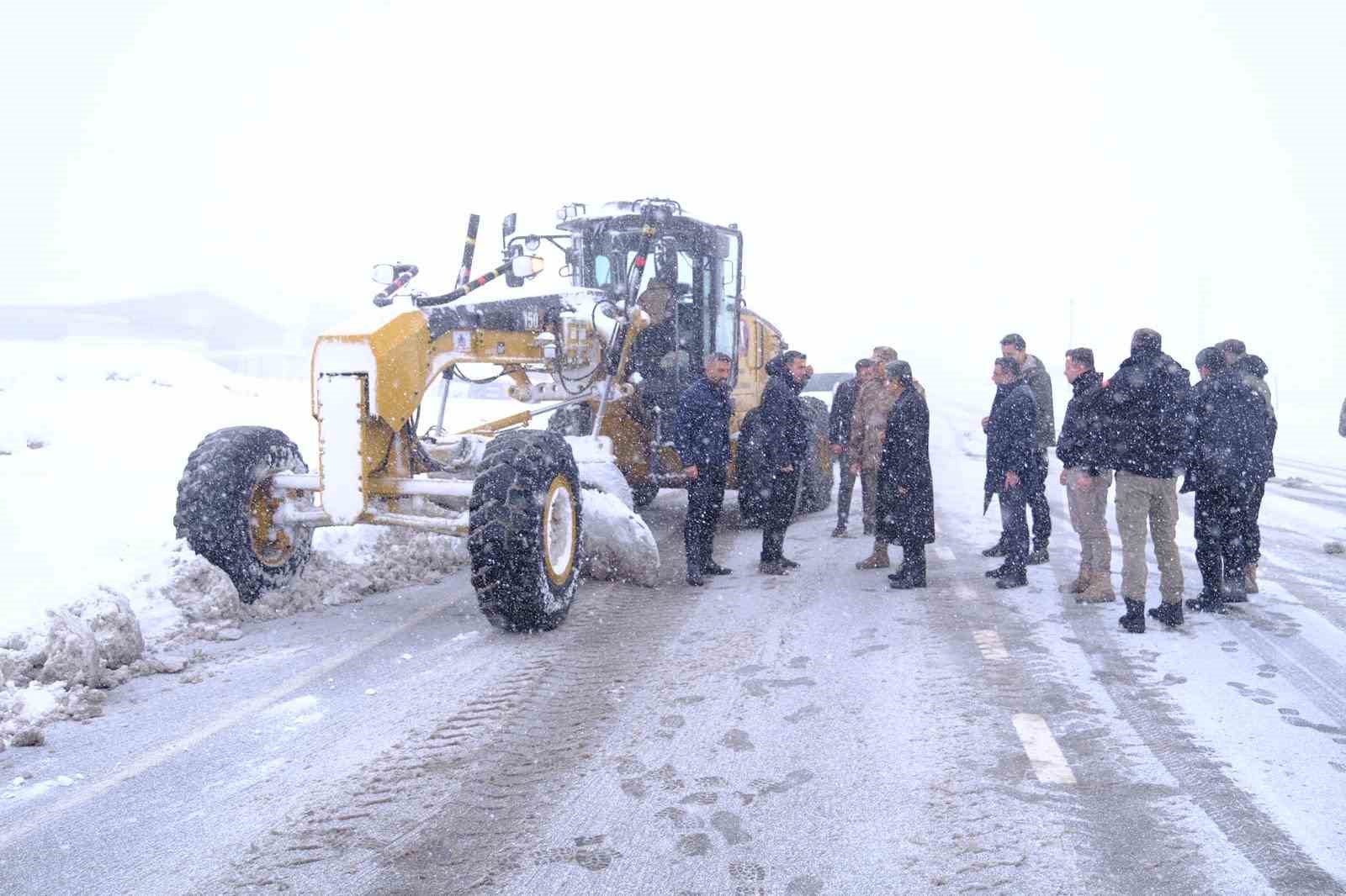 Şırnak’ta yoğun kar alarmı: Kriz masası aktif, yollar için seferberlik
