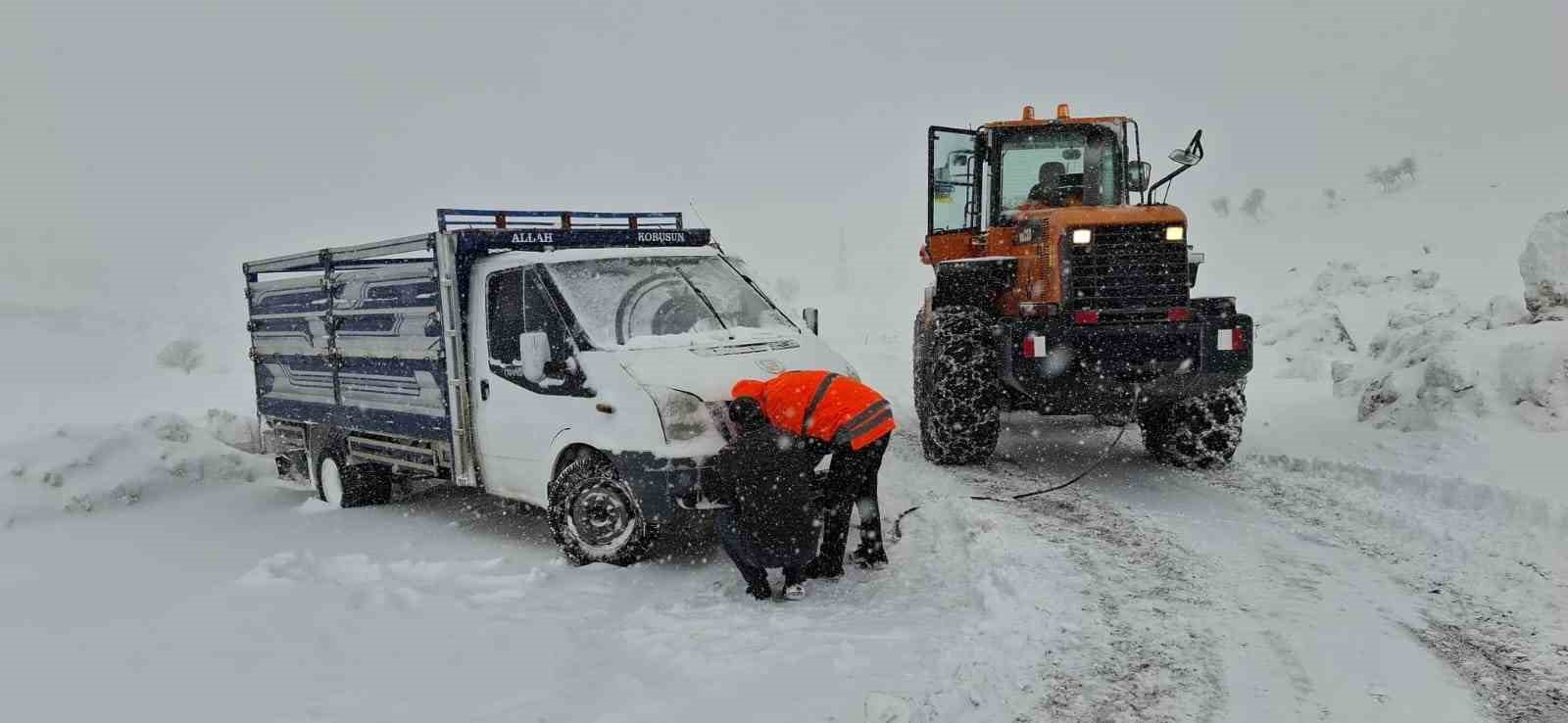 Şırnak’ta yoğun kar alarmı: Kriz masası aktif, yollar için seferberlik
