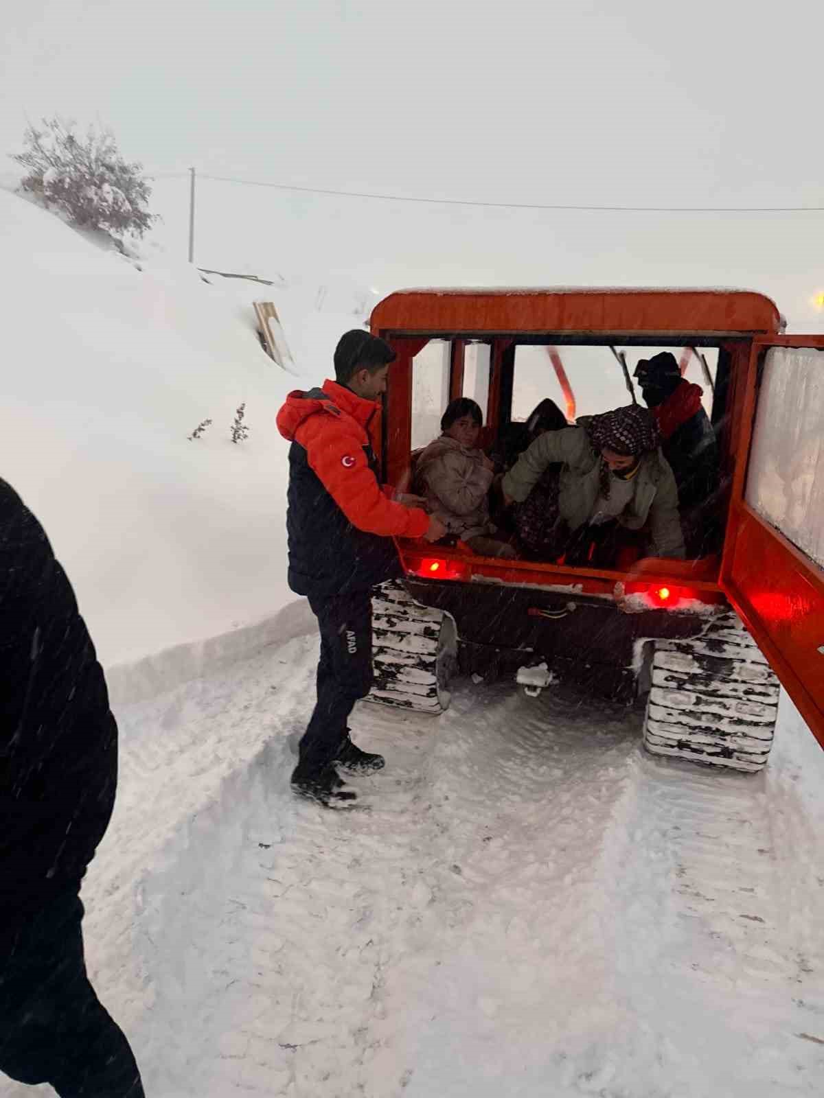Şırnak’ta yoğun kar alarmı: Kriz masası aktif, yollar için seferberlik
