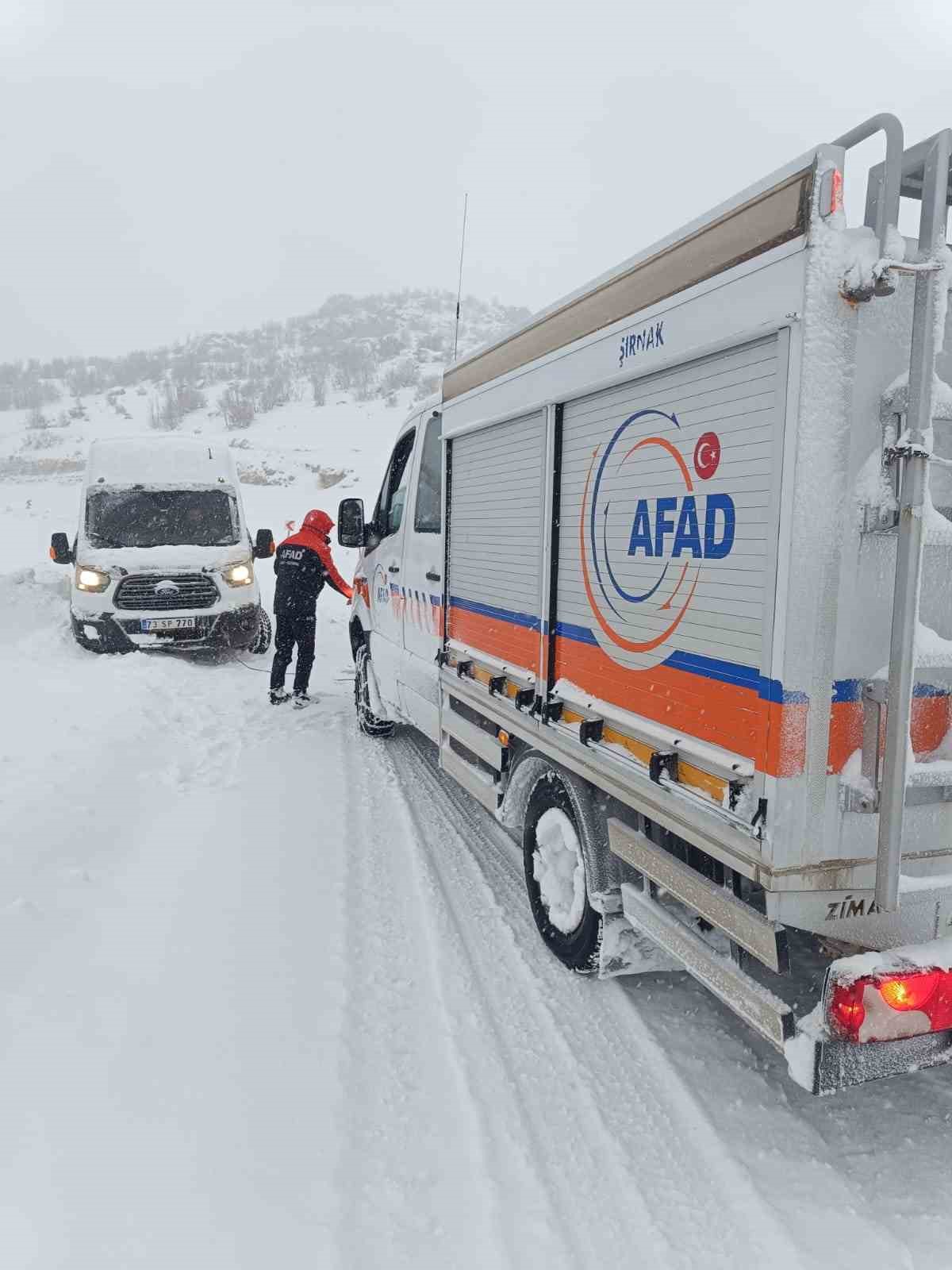 Şırnak’ta yoğun kar alarmı: Kriz masası aktif, yollar için seferberlik

