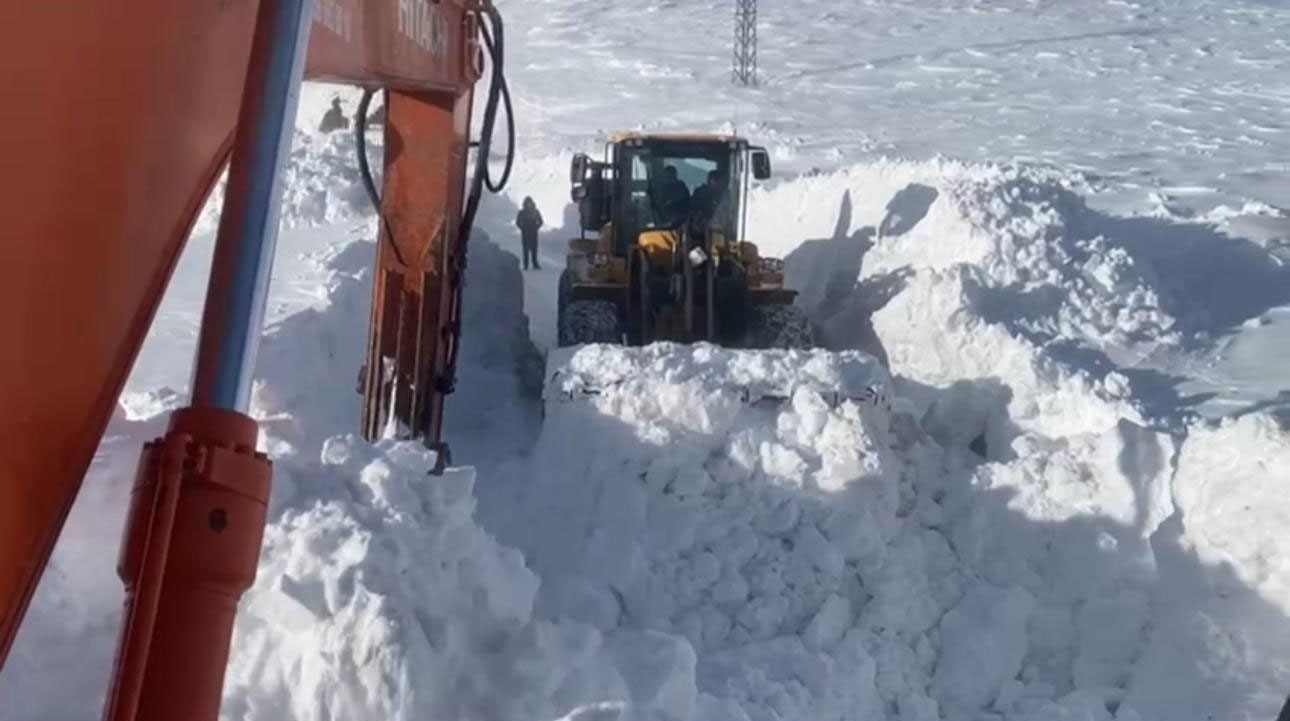 Şırnak’ta yol açma çalışmalarına DSİ de dahil oldu
