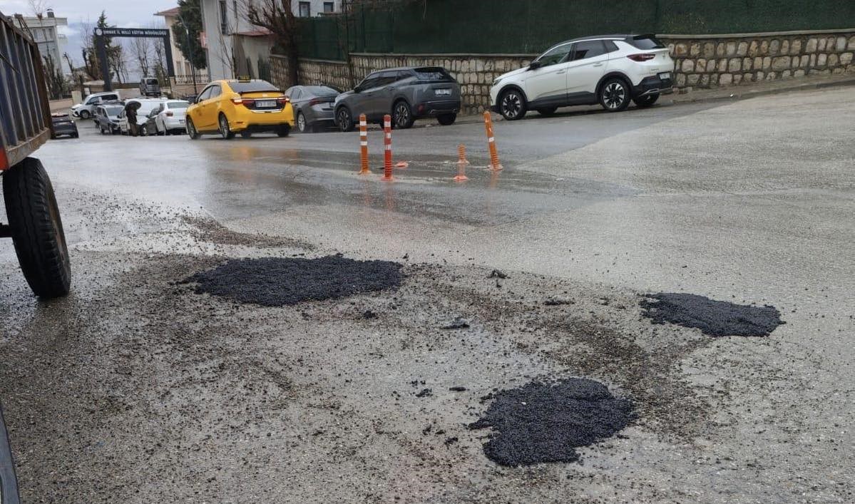 Şırnak’ta yollar için geçici asfaltlama çalışmaları başladı
