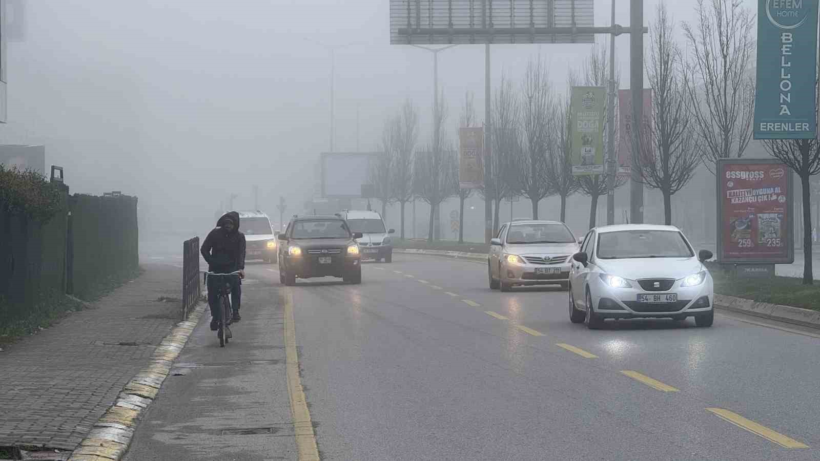 Sis şehri etkisi altına aldı, görüş mesafesi 10 metreye kadar düştü
