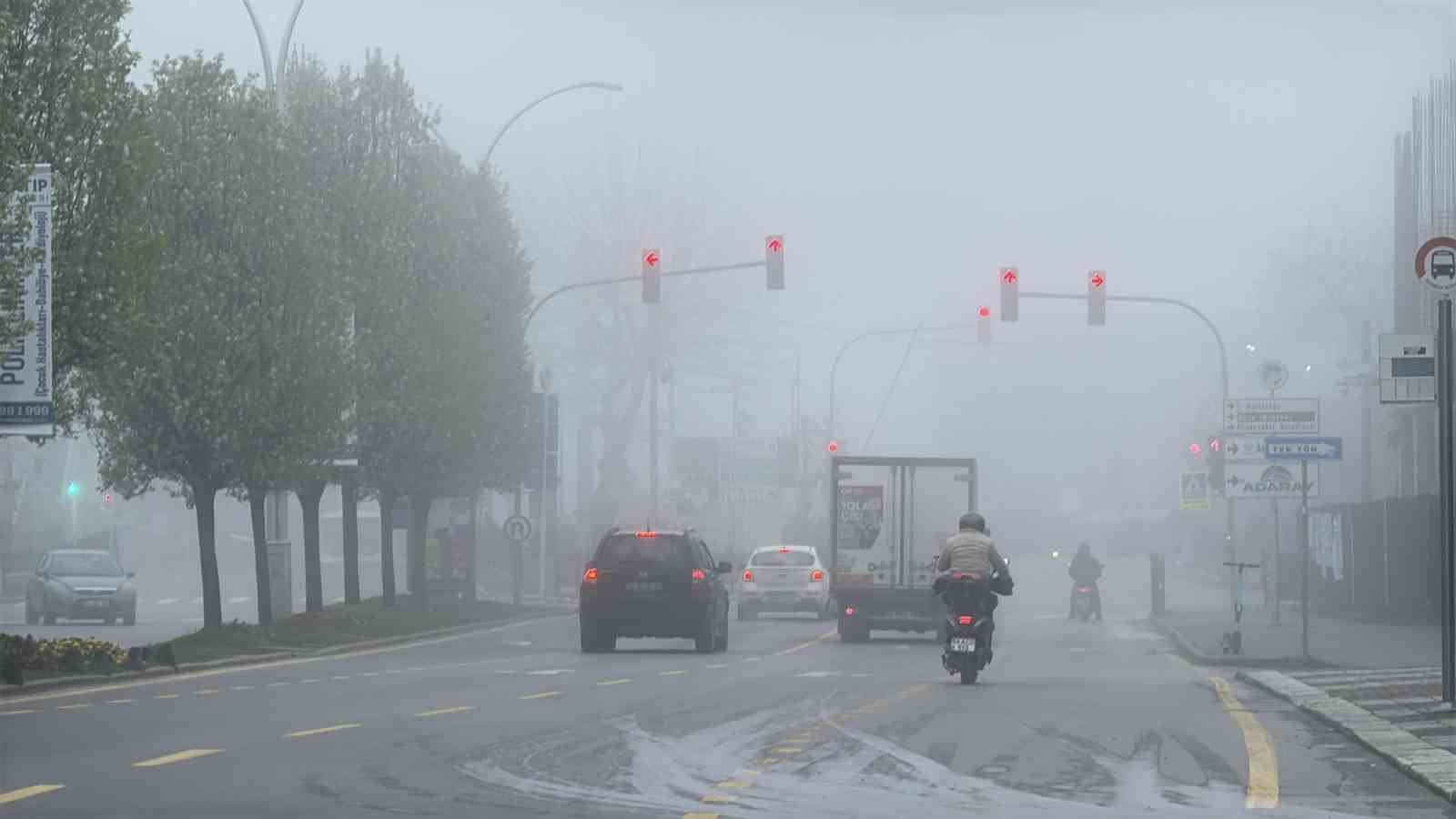 Sis şehri etkisi altına aldı, görüş mesafesi 10 metreye kadar düştü
