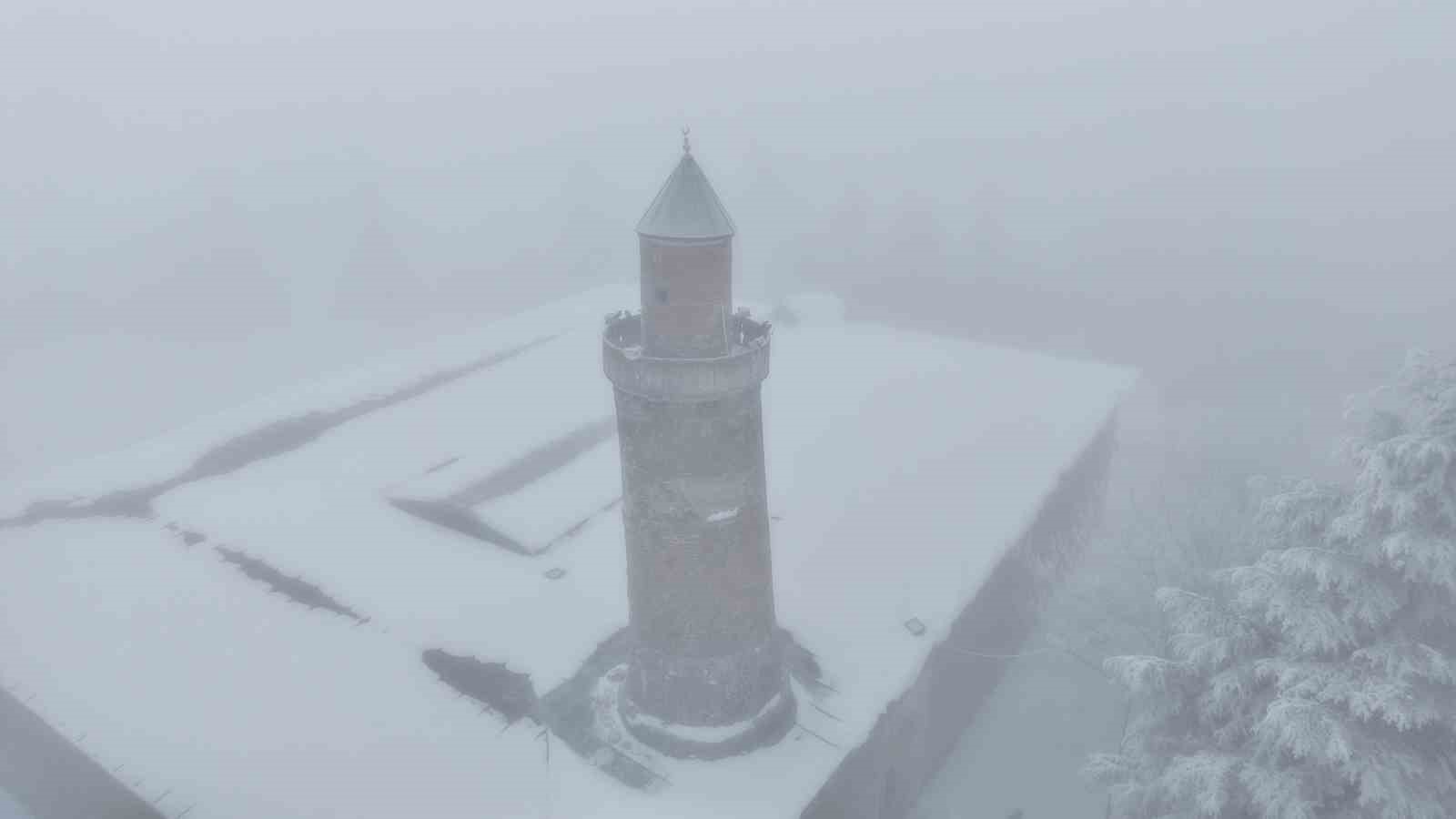 Sis ve kar altındaki Harput, en sessiz günlerini yaşıyor
