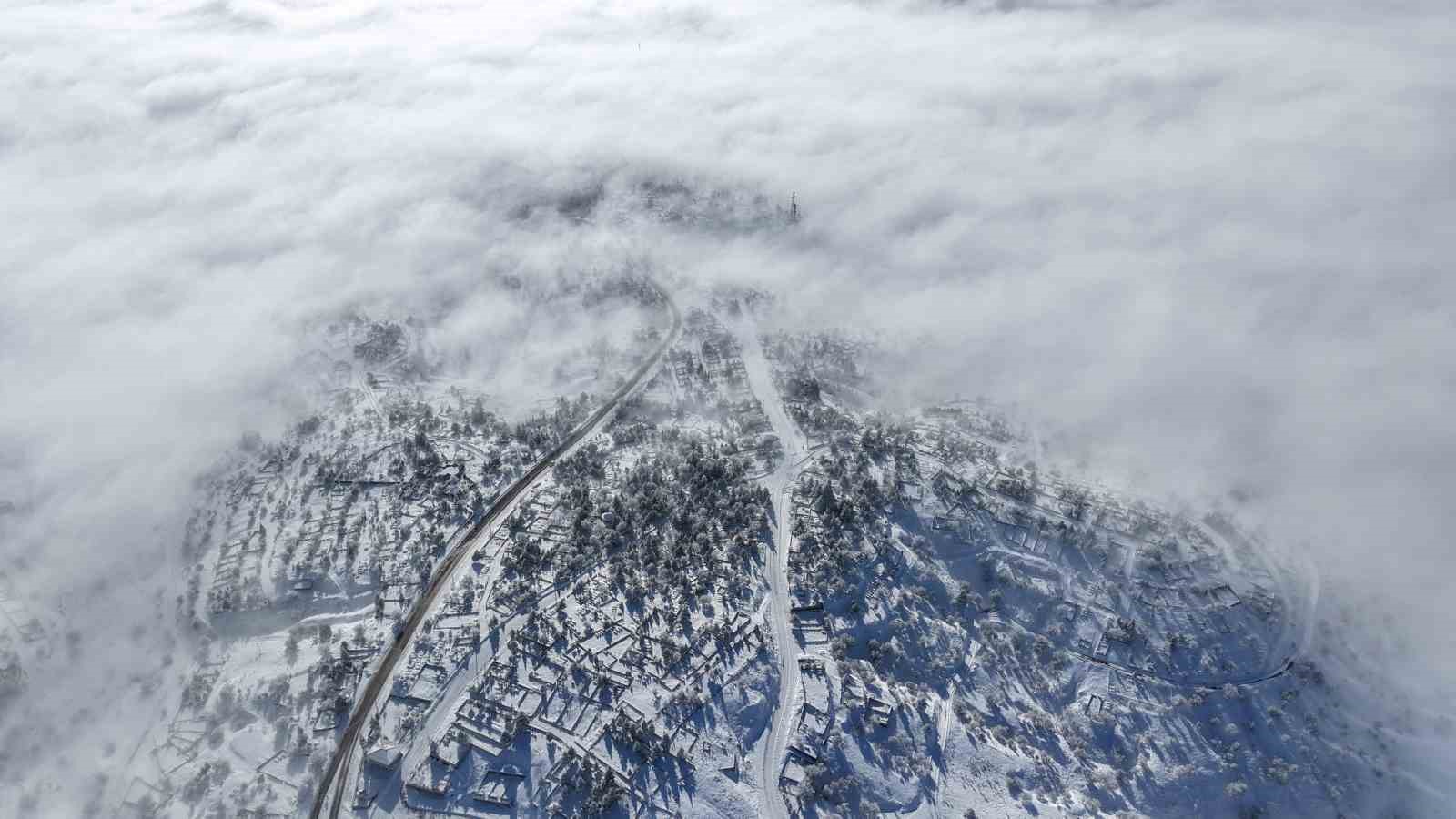 Sis ve kar altındaki Harput, en sessiz günlerini yaşıyor
