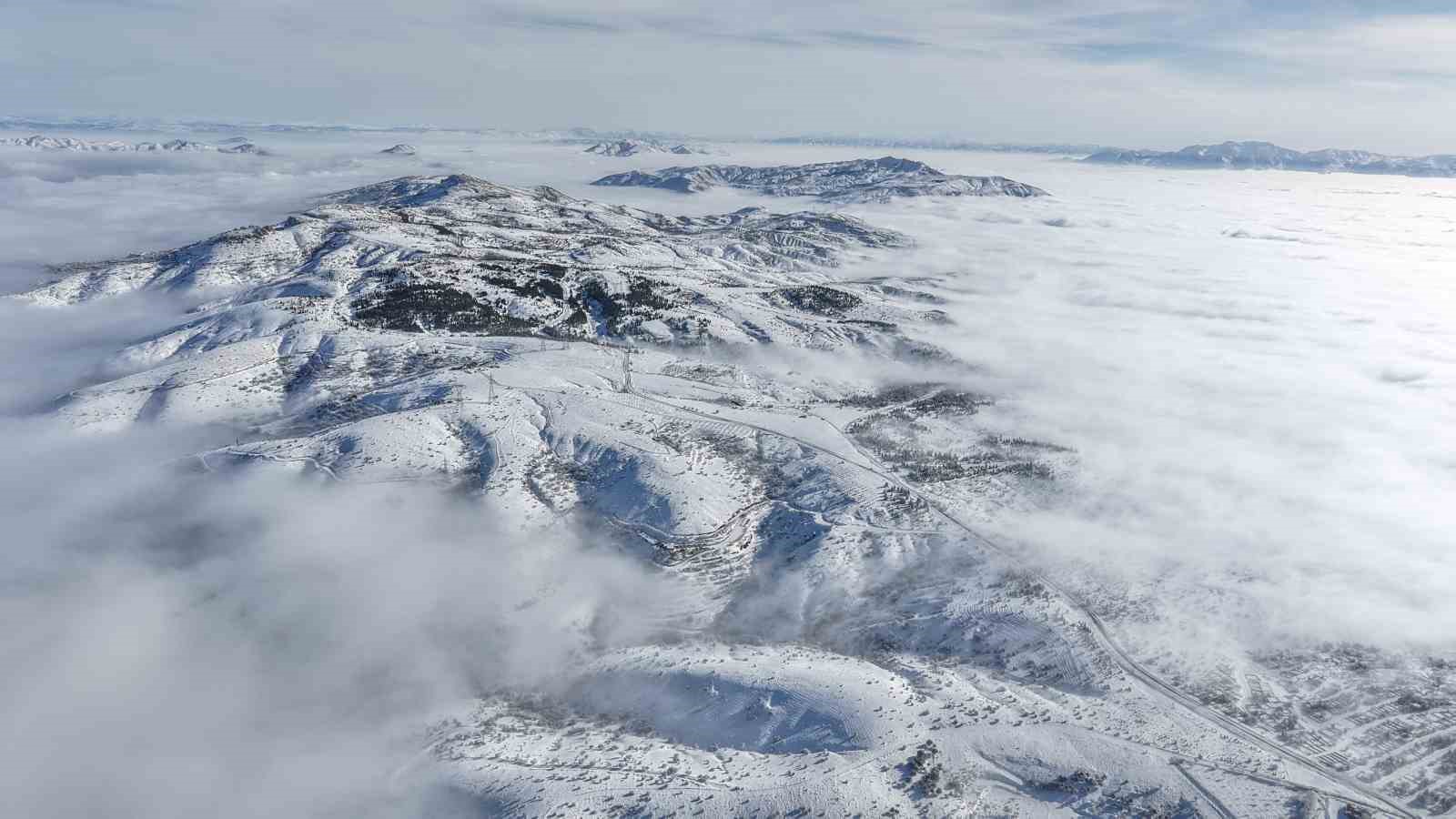 Sis ve kar altındaki Harput, en sessiz günlerini yaşıyor
