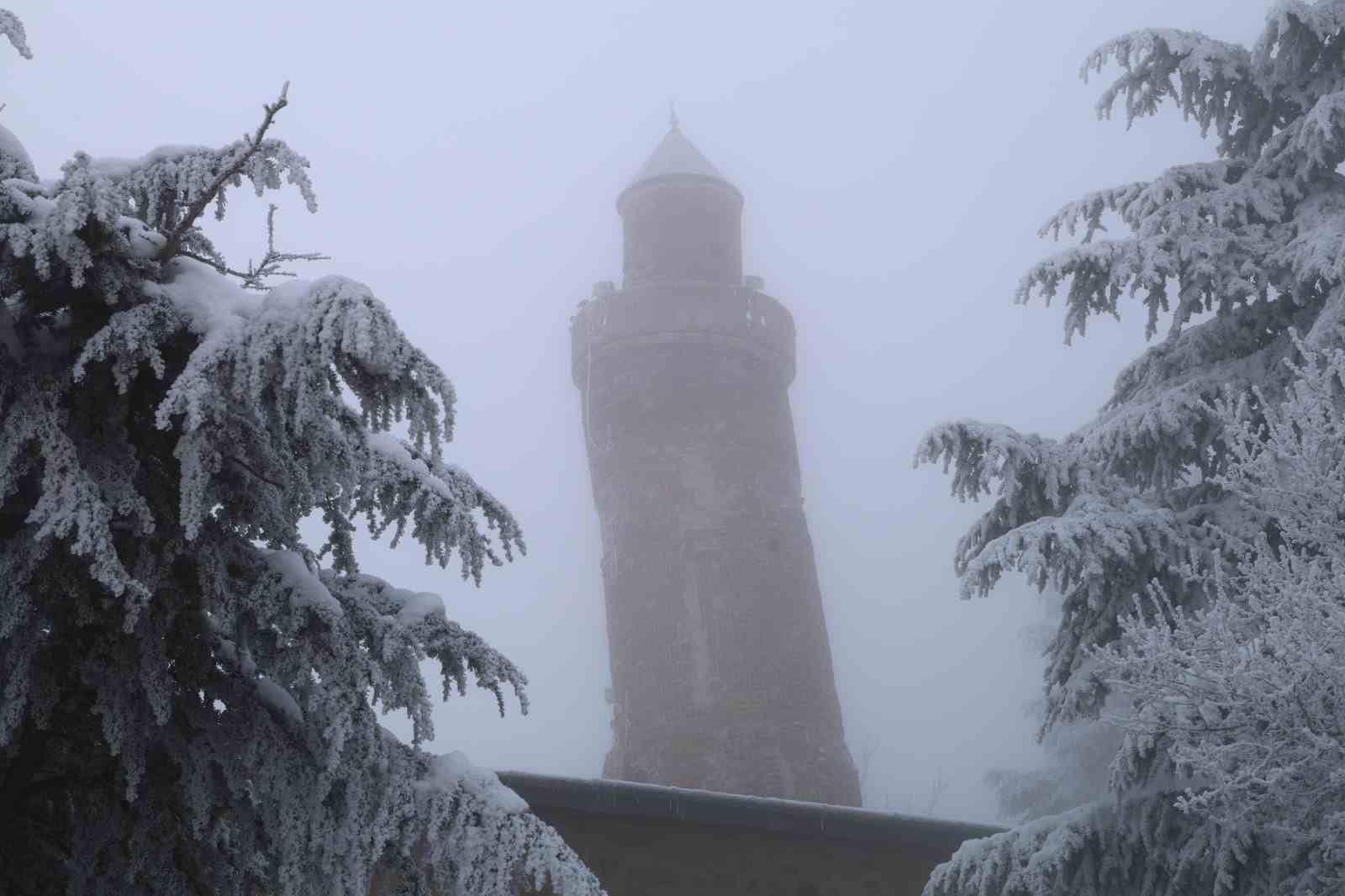 Sis ve kar altındaki Harput, en sessiz günlerini yaşıyor

