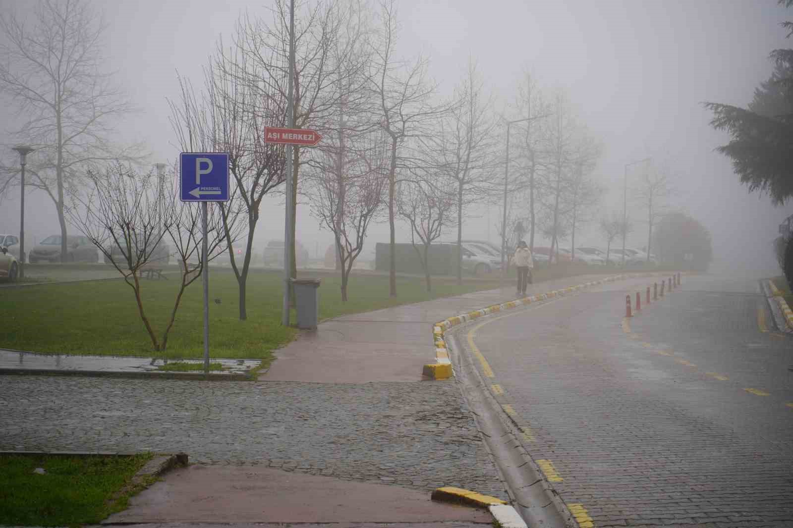 Sis ve yağmur etkili oldu: Kampüste görüş azaldı
