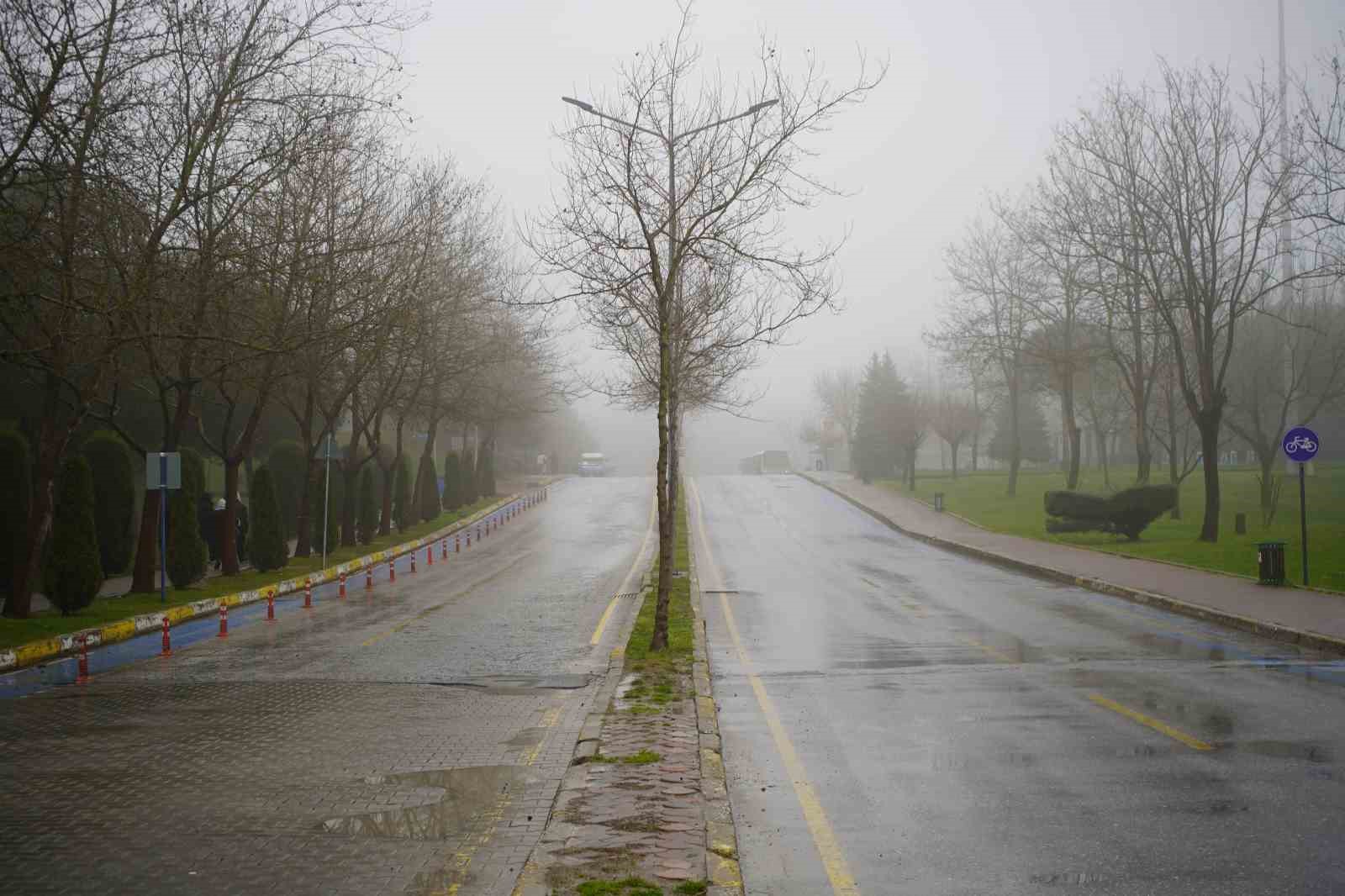 Sis ve yağmur etkili oldu: Kampüste görüş azaldı
