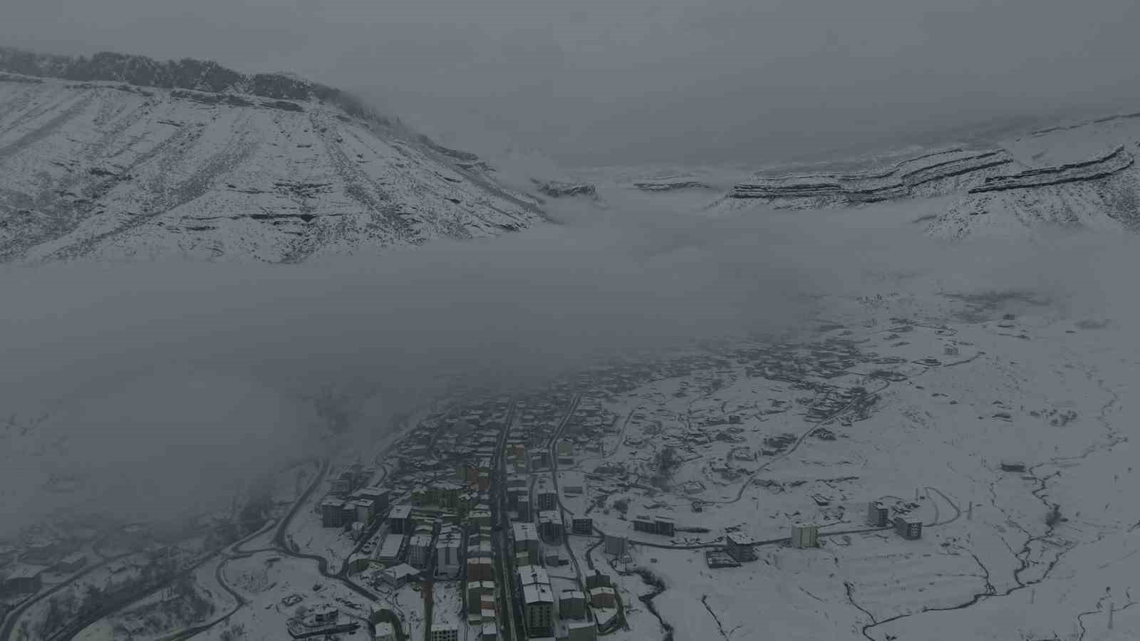 Sisle kaplanan Derecik dronla görüntülendi
