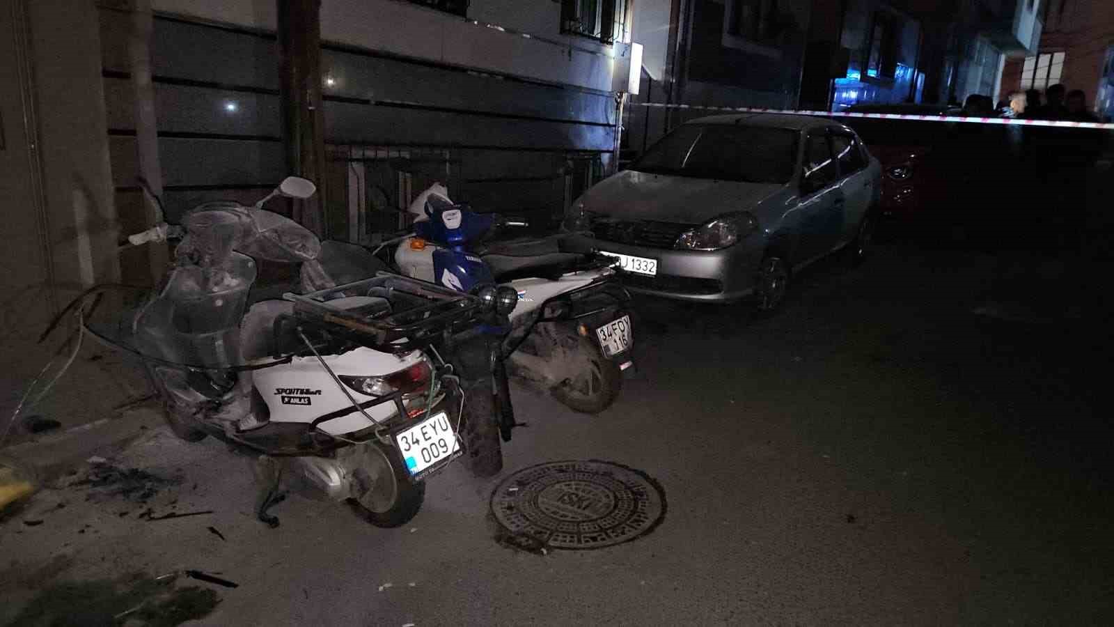 Şişli’de elektrik direğindeki patlama motorlara sıçradı
Şişli’de elektrik direğindeki patlama motorlara sıçradı