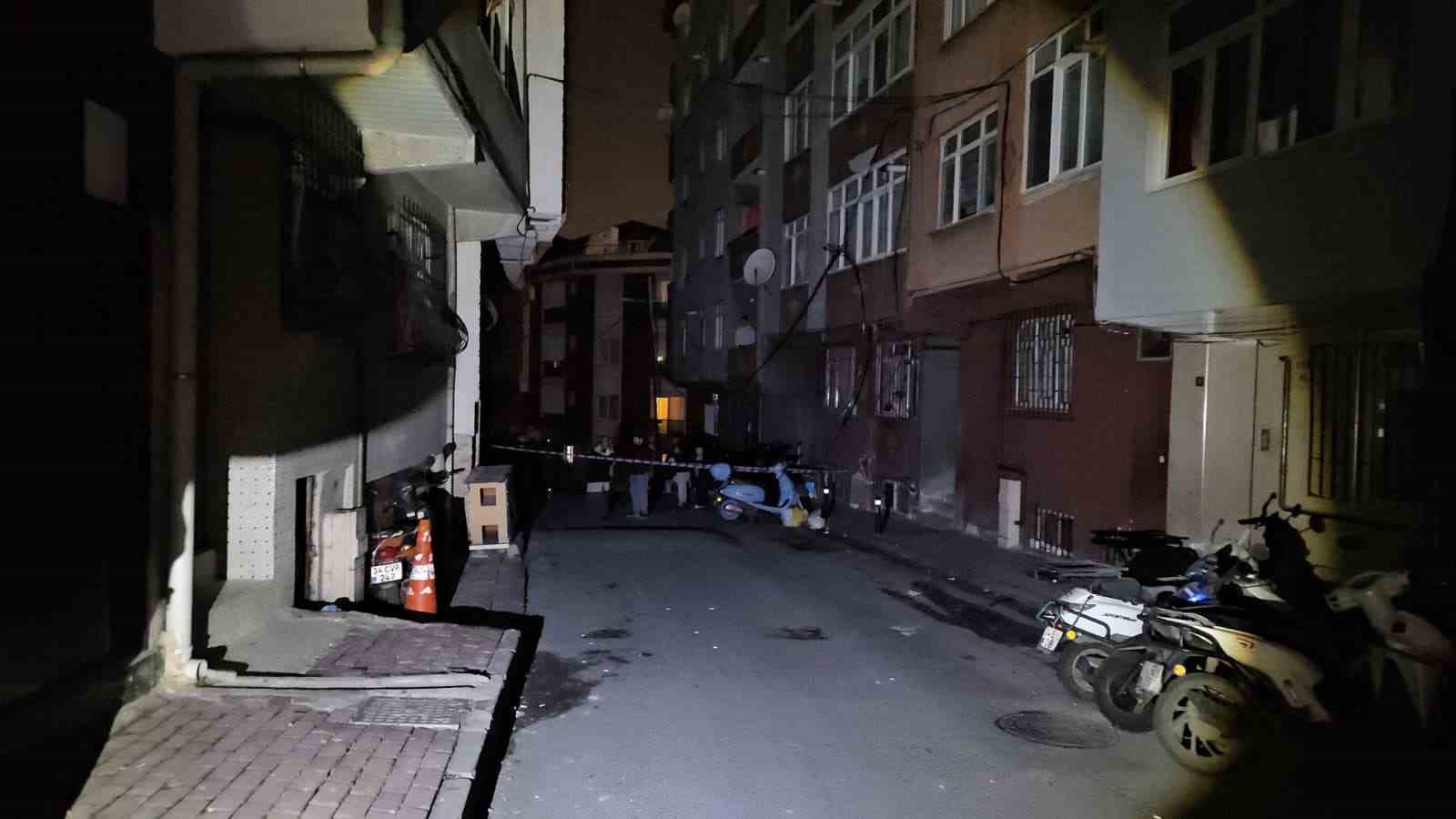 Şişli’de elektrik direğindeki patlama motorlara sıçradı
Şişli’de elektrik direğindeki patlama motorlara sıçradı