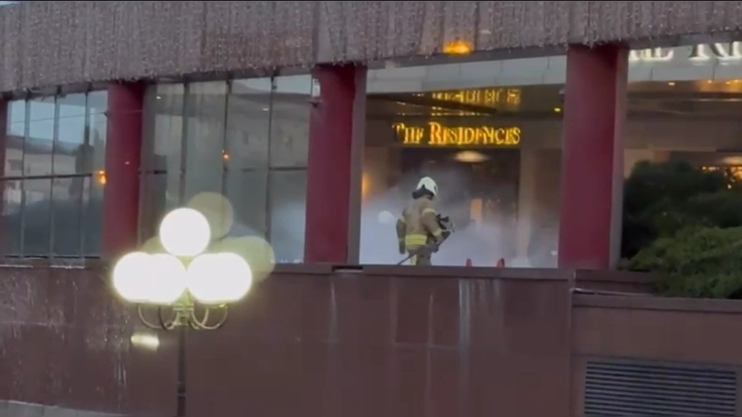 Şişli’de plaza otoparkındaki elektrikli otomobil alevlere teslim oldu
