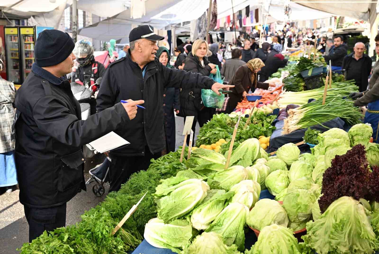 Şişli’de semt pazarlarında fahiş fiyat denetimi
Şişli’de semt pazarlarında fahiş fiyat denetimi