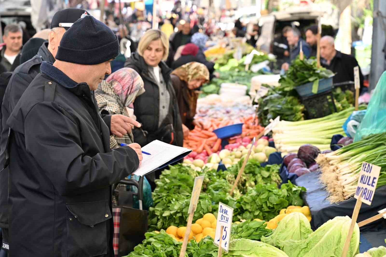 Şişli’de semt pazarlarında fahiş fiyat denetimi
Şişli’de semt pazarlarında fahiş fiyat denetimi