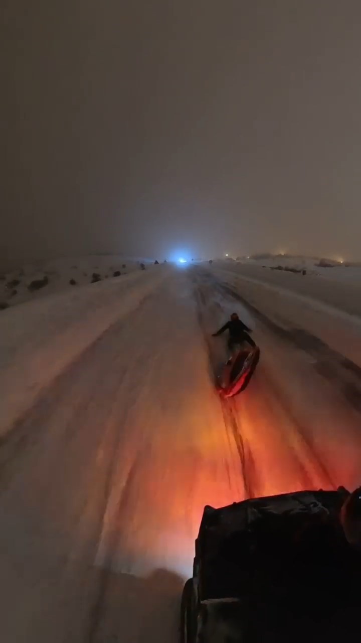 Şişme botu kızak yapıp ATV araçla çektiler
