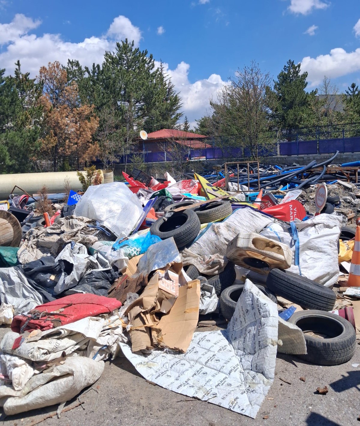 Sivas Belediyesi zabıta ekipleri kaldırım işgallerine göz açtırmıyor
