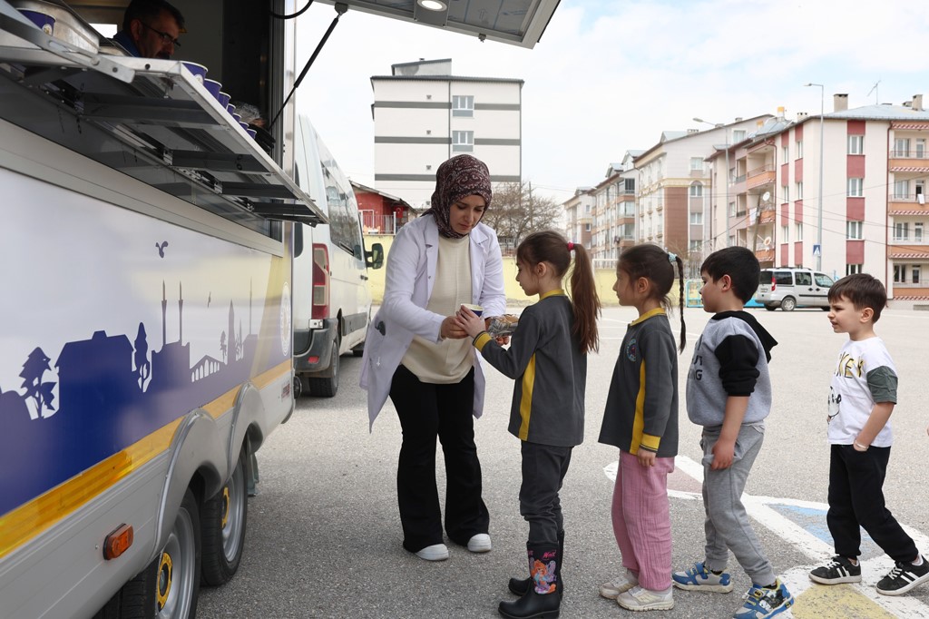 Sivas Belediyesi’nden öğrencilere beslenme desteği
