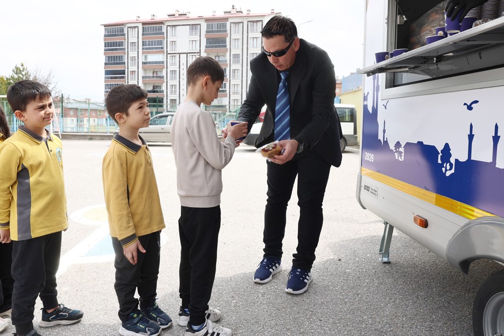 Sivas Belediyesi’nden öğrencilere beslenme desteği
