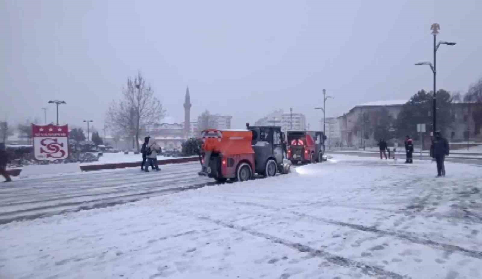 Sivas için sarı kod uyarısı yapılmıştı, beklenen kar yağışı başladı
