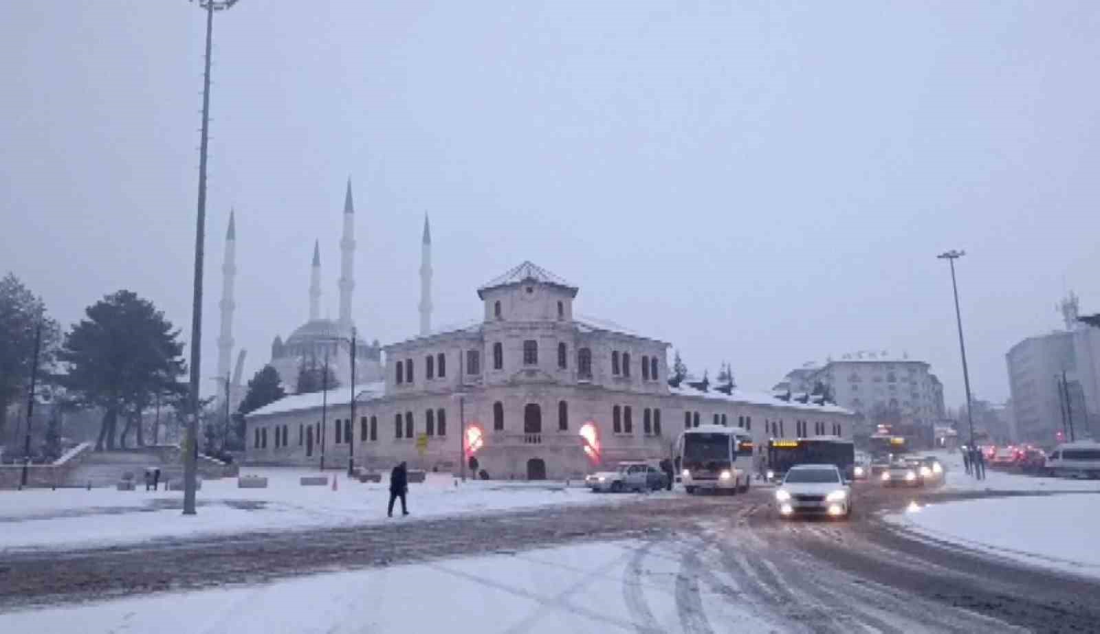 Sivas için sarı kod uyarısı yapılmıştı, beklenen kar yağışı başladı
