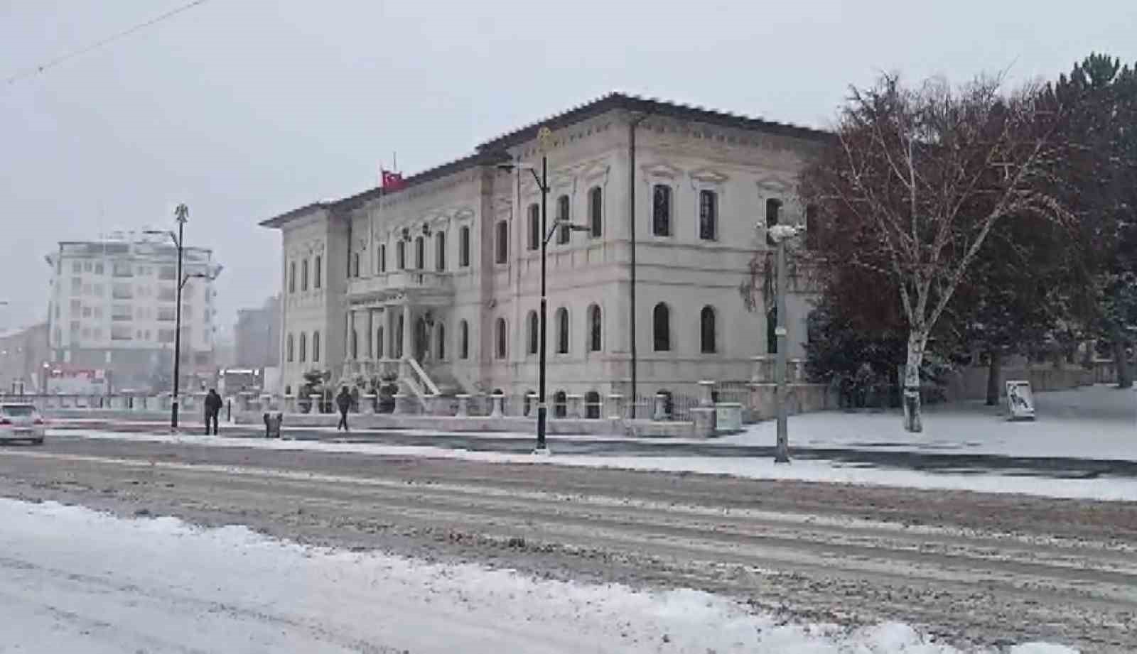 Sivas için sarı kod uyarısı yapılmıştı, beklenen kar yağışı başladı
