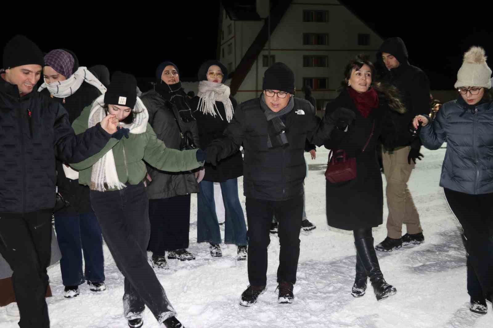 Sivas Yıldız Dağı’nda kayak sezonu halaylarla başladı
