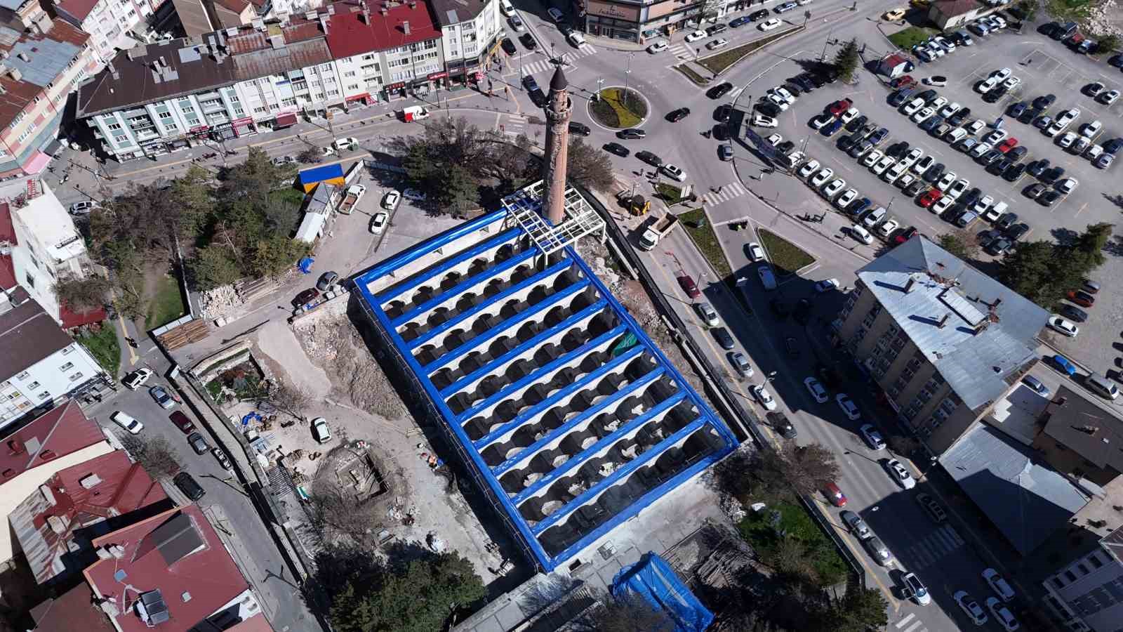 Sivas’ın 8 asırlık eğri minaresi restorasyona alındı
