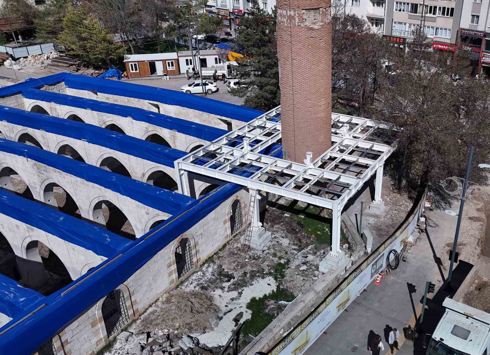 Sivas’ın 8 asırlık eğri minaresi restorasyona alındı
