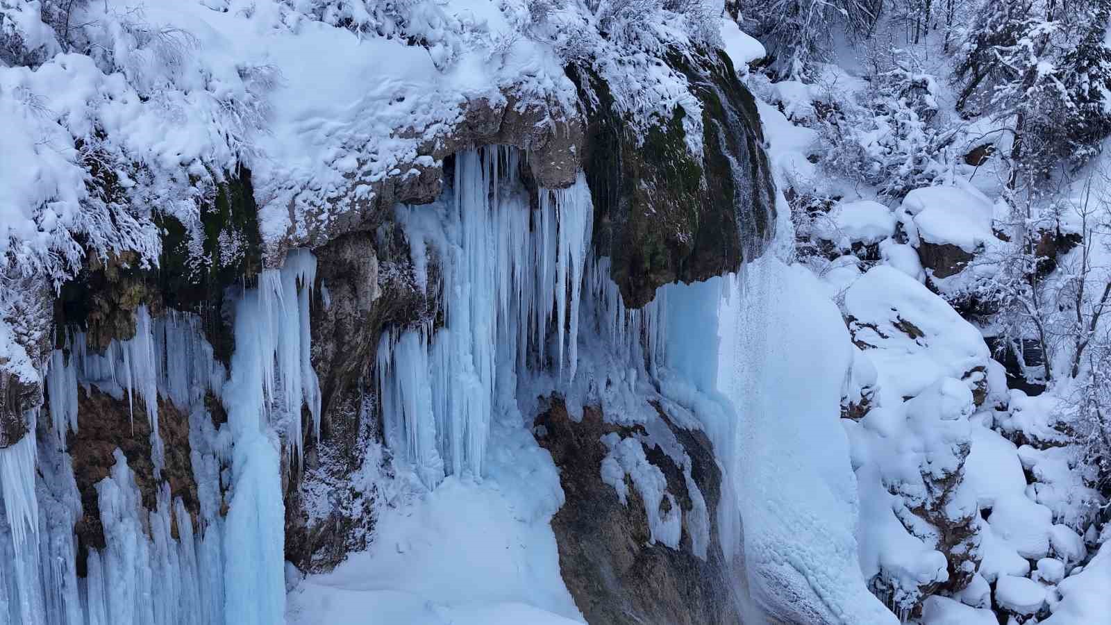 Sivas’ın Kardeniz’i beyaza büründü
