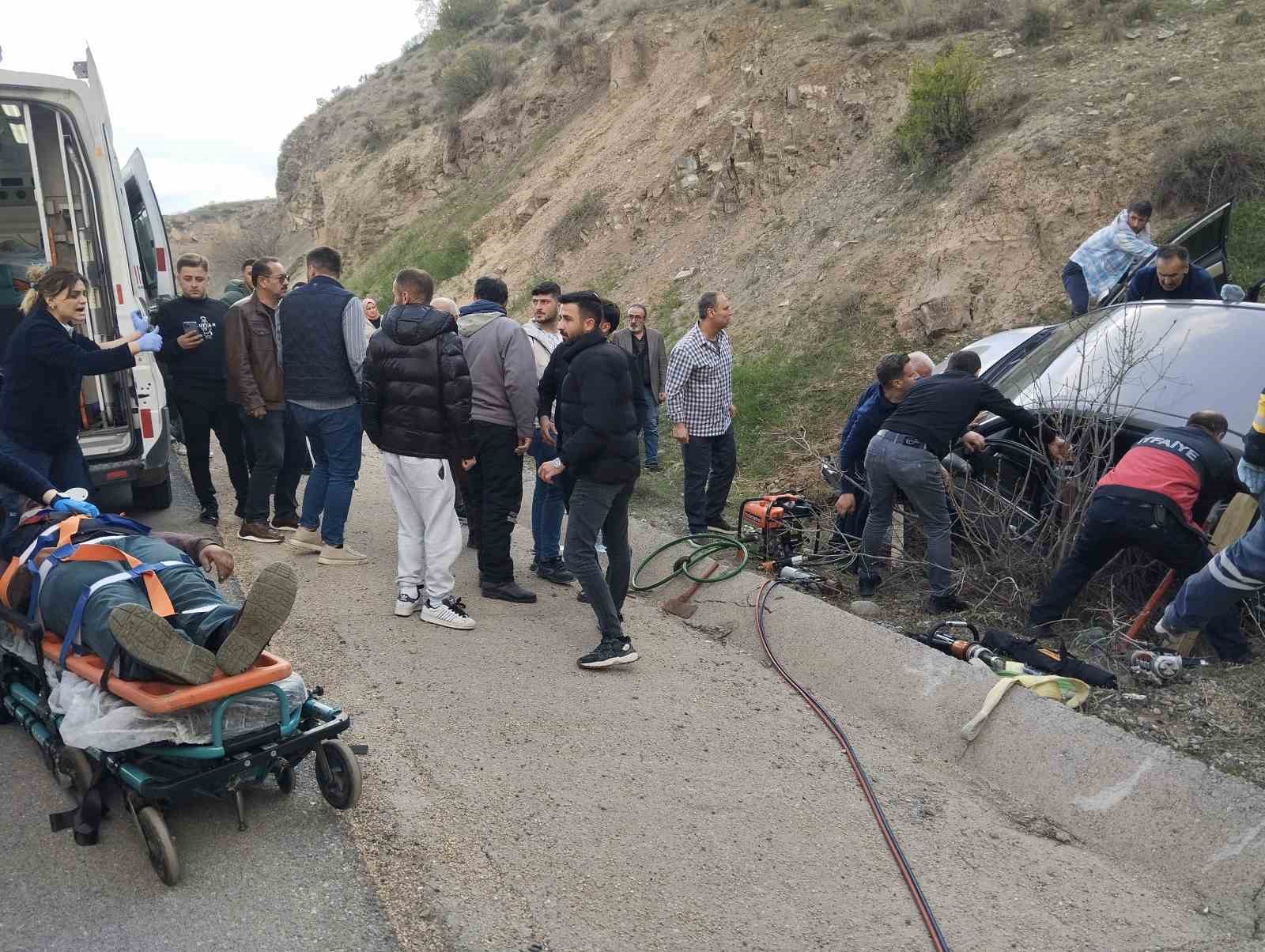 Sivas’ın Suşehri ilçesinde trafik kazası,  3 yaralı
