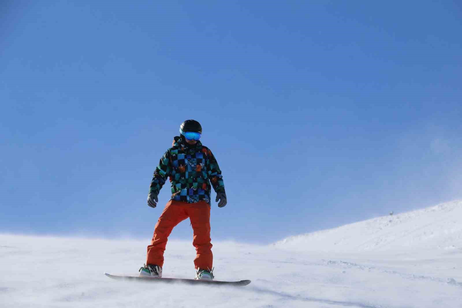 Sivas’ın ’Yıldız’ında sezon açıldı, kayakseverler Türkiye’nin en genç kayak merkezinde buluştu
